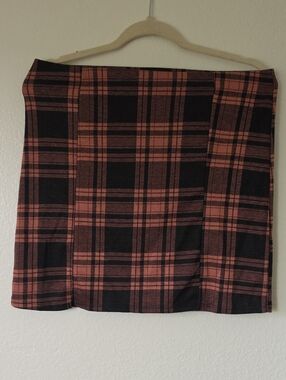 Plaid Mini Skirt in Black and Rust